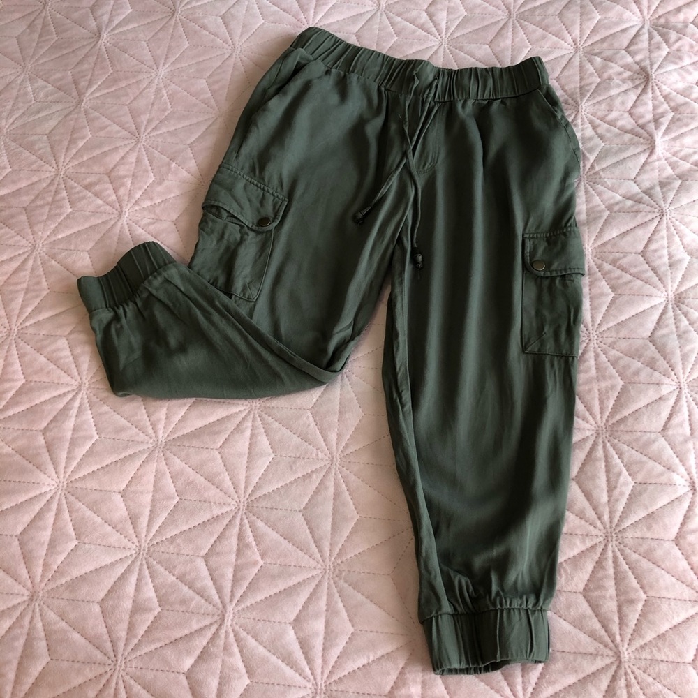 FOREVER 21 Olive Green Cargo Joggers